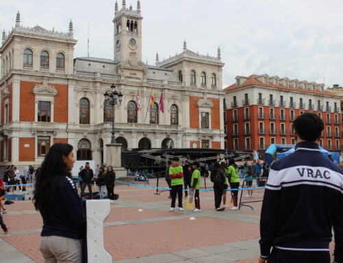 La Plaza Mayor de Valladolid se llena de deporte con el XII Día de la Educación Física en la Calle